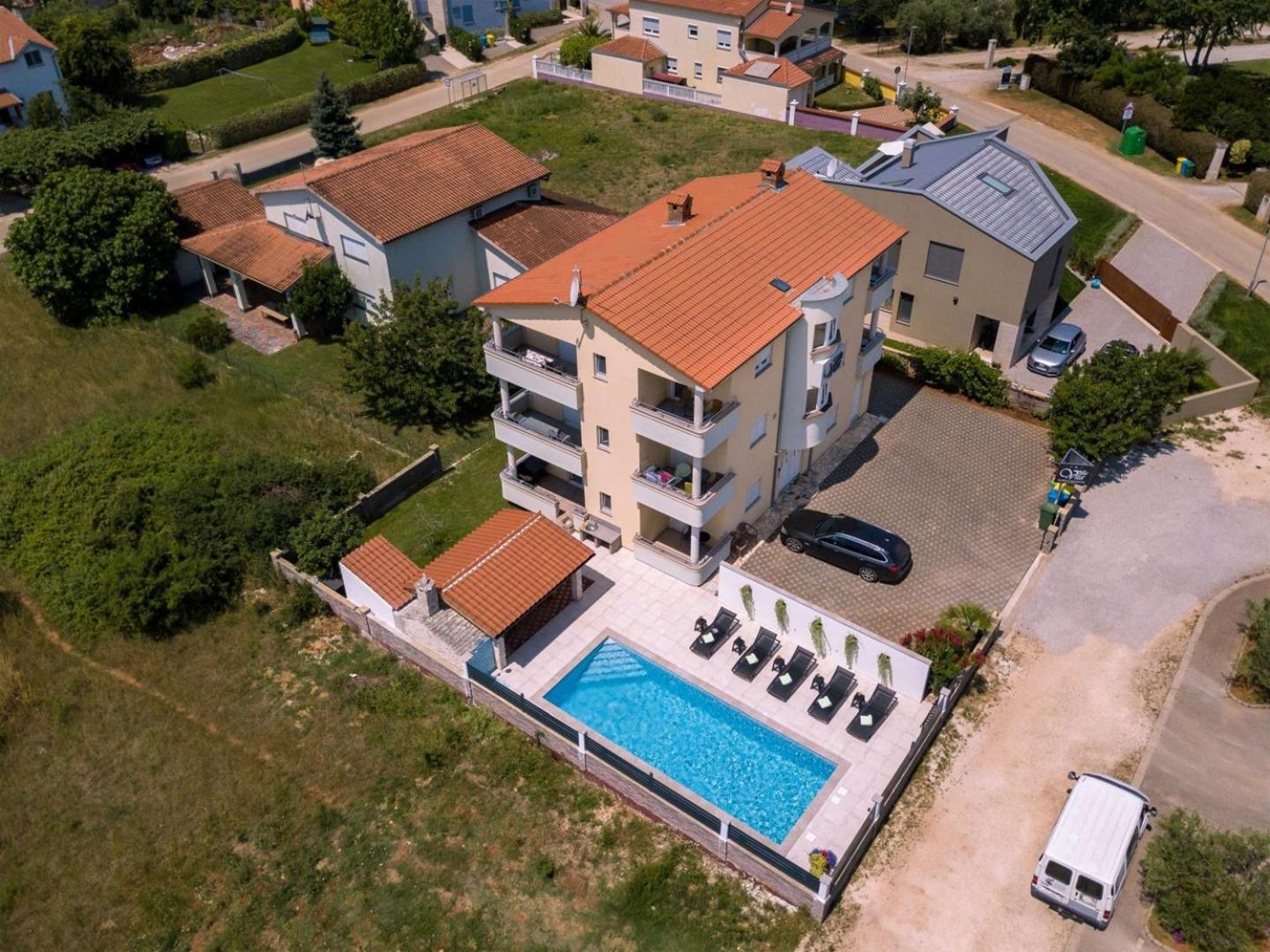 Villa Vita Apartments & Studios With Common Pool Valbandon Eksteriør bilde