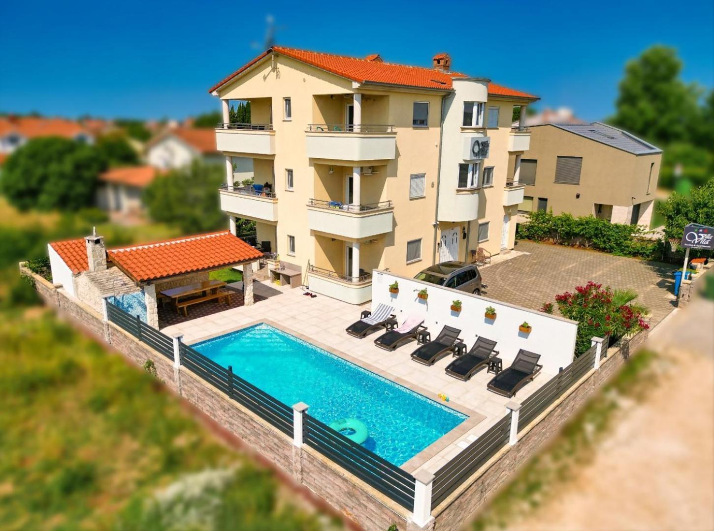 Villa Vita Apartments & Studios With Common Pool Valbandon Eksteriør bilde